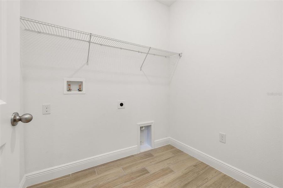 Spacious, unfurnished interior of a new home in Green Key Village, Lady Lake (Image 23).