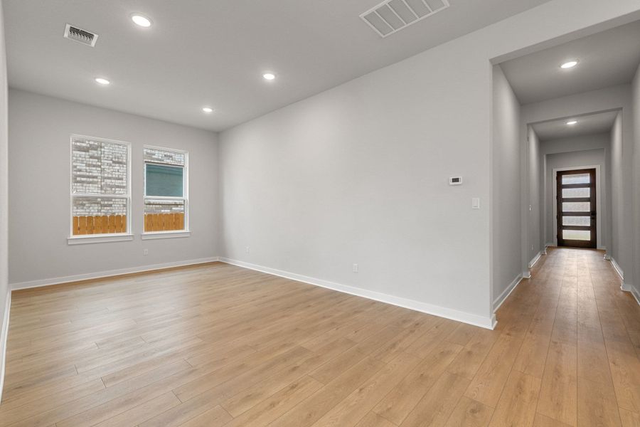 Spacious, unfurnished interior of a new home in Heritage, Dripping Springs (Image 36).