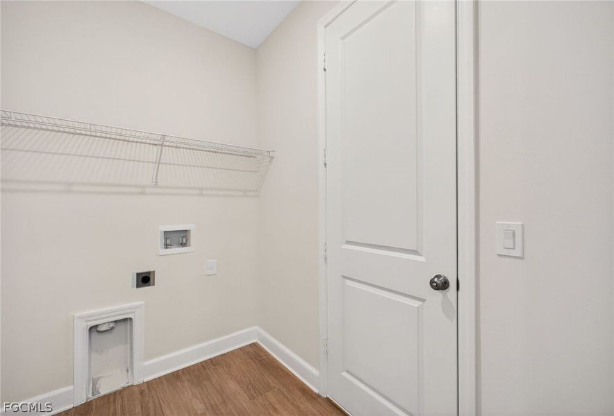 Spacious, unfurnished interior of a new home in Cape Coral, Cape Coral (Image 25).