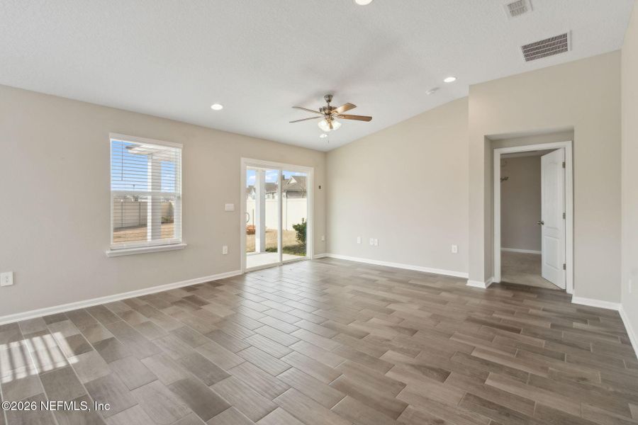 Spacious, unfurnished interior of a new home in , Yulee (Image 13).