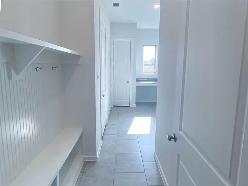 Spacious, unfurnished interior of a new home in Canterra Creek  60', Rosharon (Image 10).