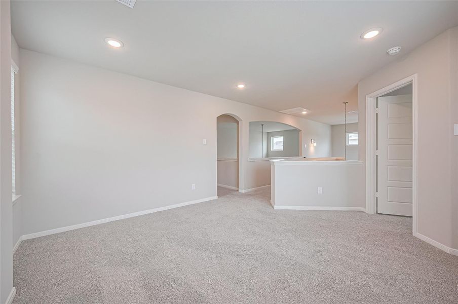 Spacious, unfurnished interior of a new home in Sunterra, Katy (Image 30).