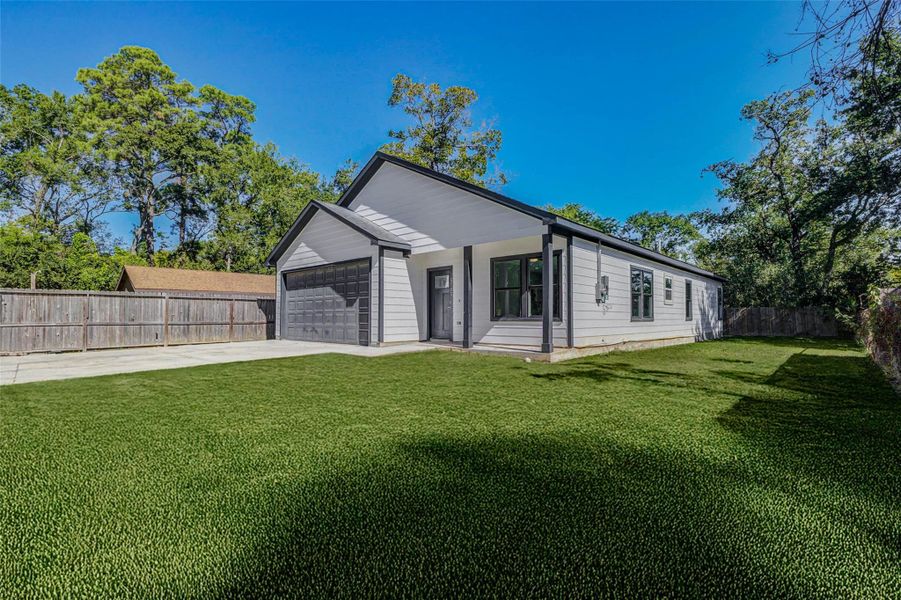Exterior details and patio area of a home in , Houston (Image 3).