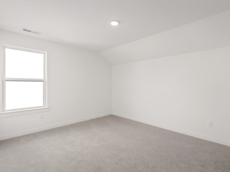 Spacious, unfurnished interior of a new home in Benders Cove, Mount Juliet (Image 40).