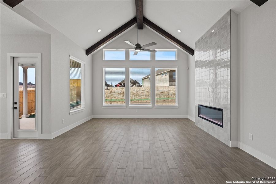 Spacious, unfurnished interior of a new home in Meyer Ranch, New Braunfels (Image 13). Spacious, unfurnished interior of a new home in Meyer Ranch, New Braunfels (Image 13).