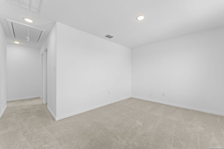 Spacious, unfurnished interior of a new home in Higdon Crossing, San Antonio (Image 27). Spacious, unfurnished interior of a new home in Higdon Crossing, San Antonio (Image 27).