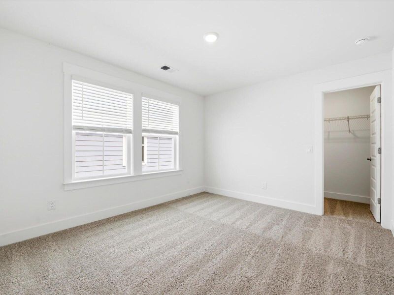 Spacious, unfurnished interior of a new home in The Coves at Lakes of Cane Bay, Summerville (Image 33).