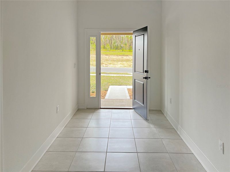 Spacious, unfurnished interior of a new home in Arbor Park, Leesburg (Image 15).