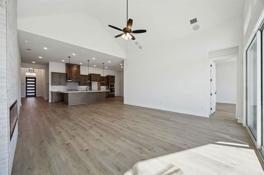 8-237Bee_008 8-237Bee_008