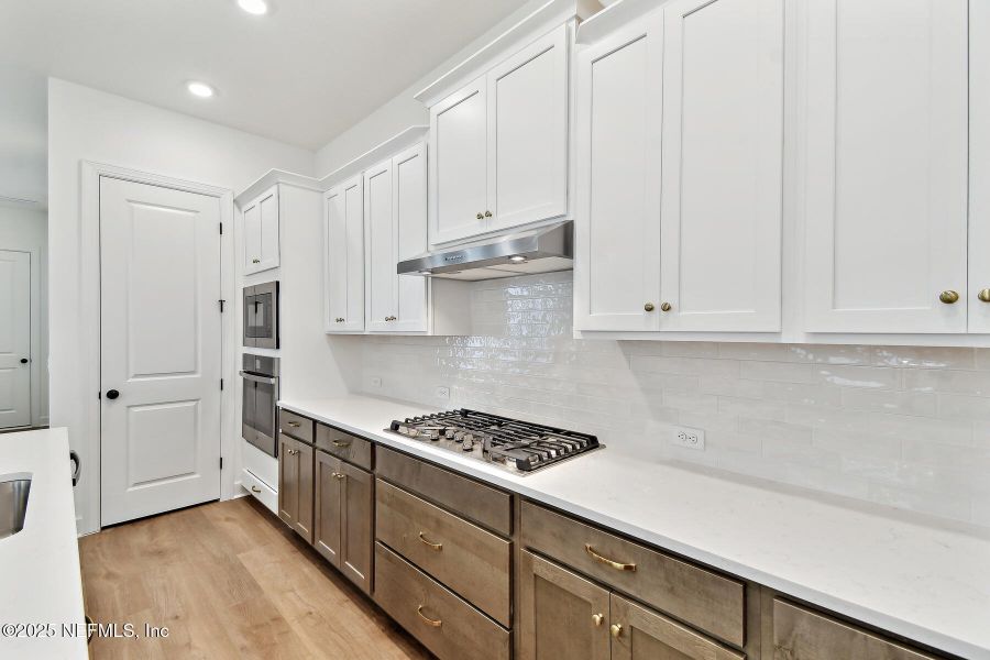 Furnished interior view inside a new home in Granville at eTown 34', Jacksonville (Image 14).
