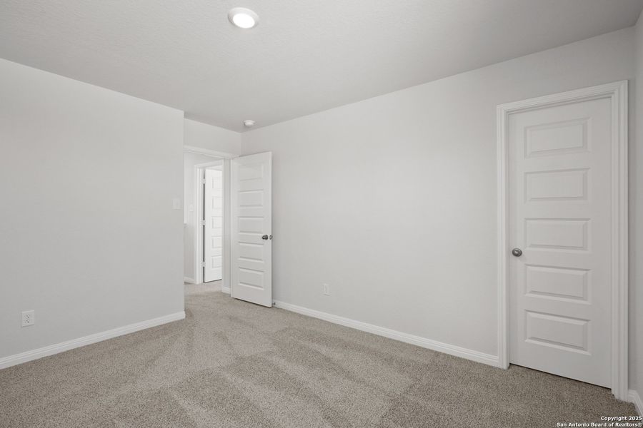 Spacious, unfurnished interior of a new home in Hunters Ranch, San Antonio (Image 15). Spacious, unfurnished interior of a new home in Hunters Ranch, San Antonio (Image 15).