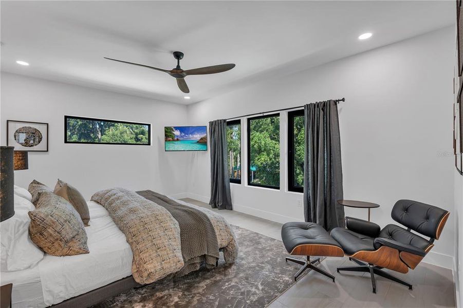 Furnished interior view inside a new home in , Orlando (Image 10).