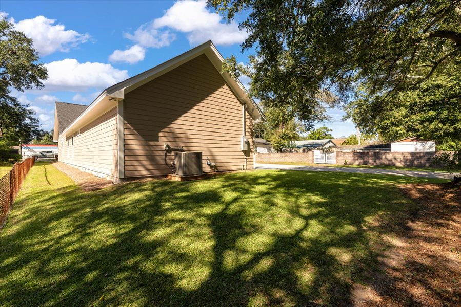 Exterior details and patio area of a home in , North Charleston (Image 3).