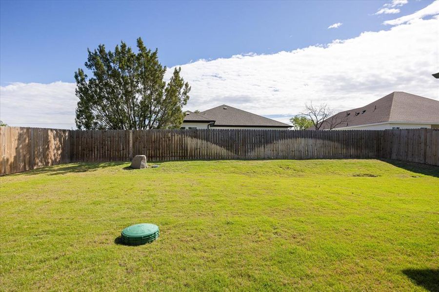 Exterior details and patio area of a home in Canyon Creek, Granbury (Image 22).