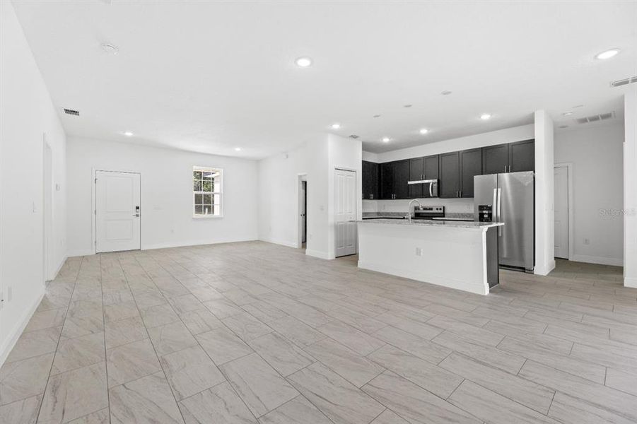 Spacious, unfurnished interior of a new home in , Citrus Springs (Image 55).