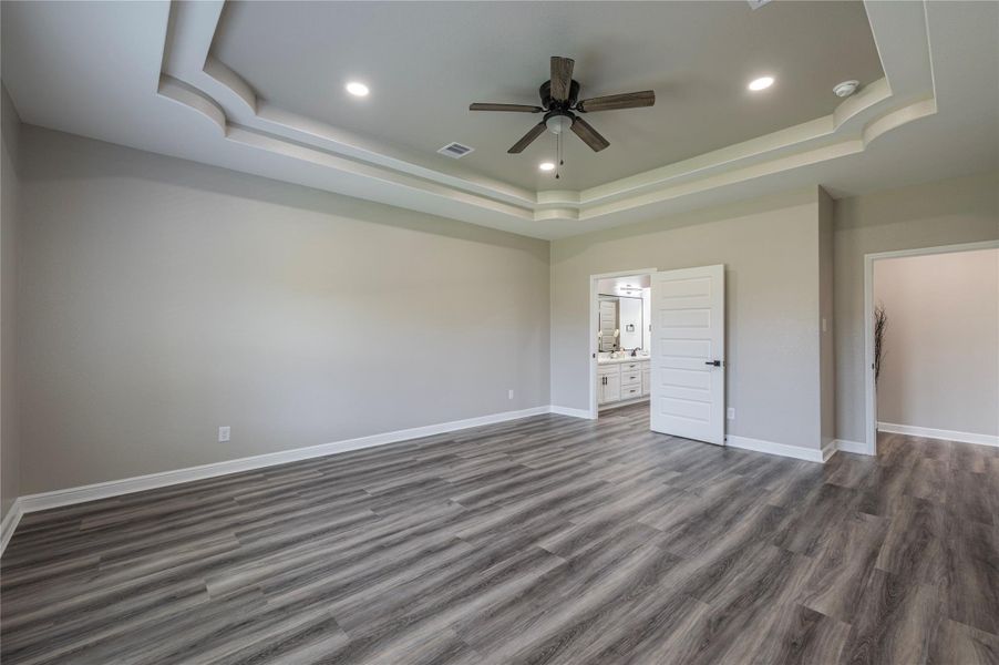 Spacious, unfurnished interior of a new home in , Houston (Image 38).