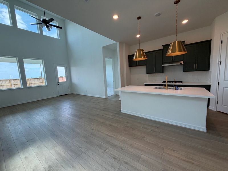 Spacious, unfurnished interior of a new home in Bergamo, Katy (Image 7).