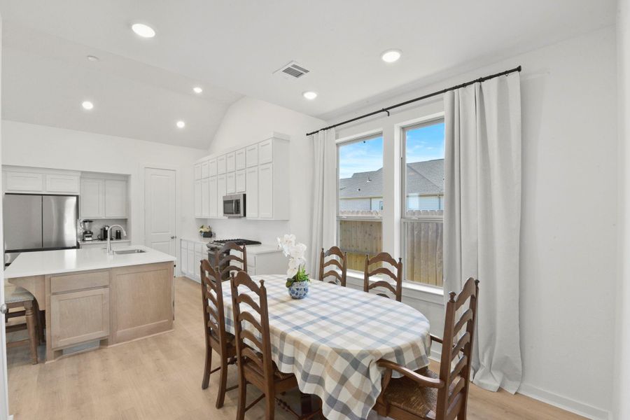 Furnished interior view inside a new home in Riceland: 42ft. lots, Mont Belvieu (Image 32).