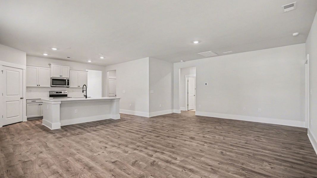 Spacious, unfurnished interior of a new home in Chapman Village, Conway (Image 6).