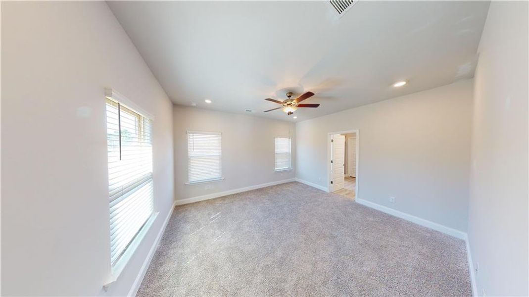 Spacious, unfurnished interior of a new home in Holliday Pass, Griffin (Image 25).