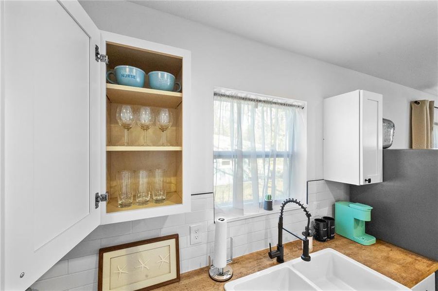 Furnished interior view inside a new home in , Tarpon Springs (Image 40).