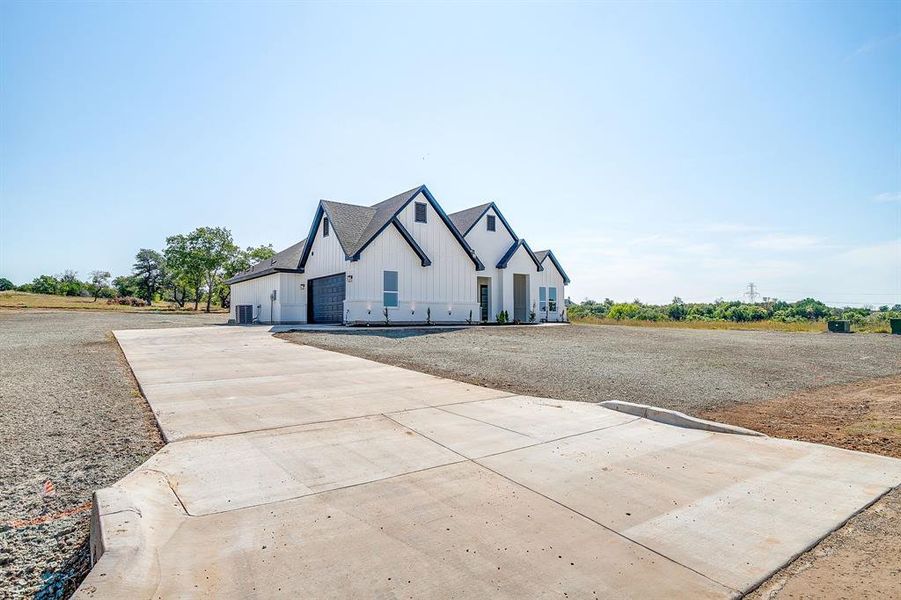 Front exterior of a new home in , Weatherford, TX, highlighting curb appeal (Image 22).