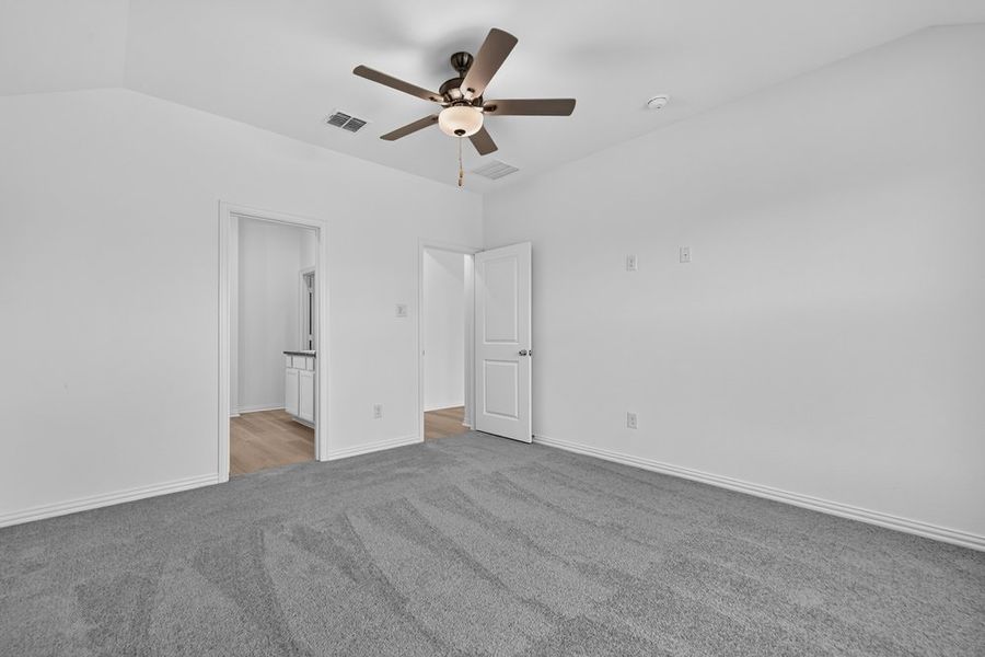 Spacious, unfurnished interior of a new home in River Ridge, Crandall (Image 21).