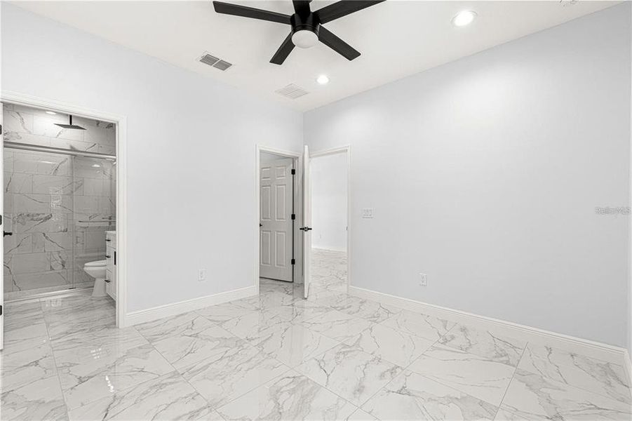 Spacious, unfurnished interior of a new home in , Summerfield (Image 13).