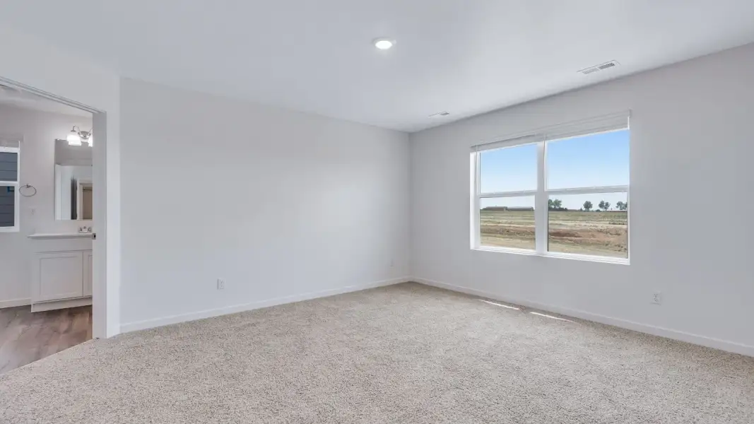 Spacious, unfurnished interior of a new home in Vista Meadows, Fort Lupton (Image 22).
