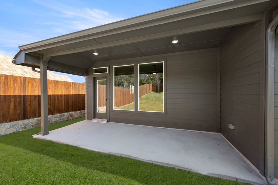 Exterior details and patio area of a home in Waterford Park, Weatherford (Image 3).