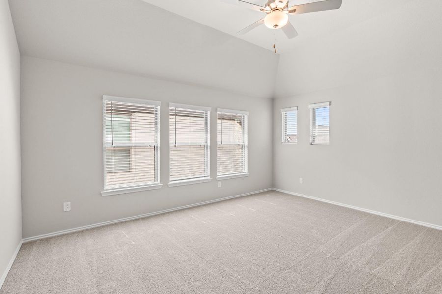 Spacious, unfurnished interior of a new home in Candela, Richmond (Image 17).