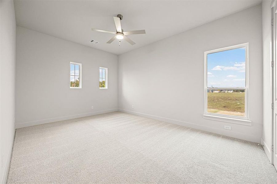 Spacious, unfurnished interior of a new home in Tuscan Estates (1 Acre Lots), Waxahachie (Image 15).