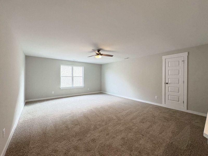 Spacious, unfurnished interior of a new home in Westfield Manor Homes, Gallatin (Image 9).