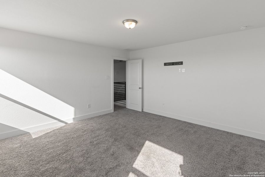 Spacious, unfurnished interior of a new home in Hickory Ridge, Elmendorf (Image 28).