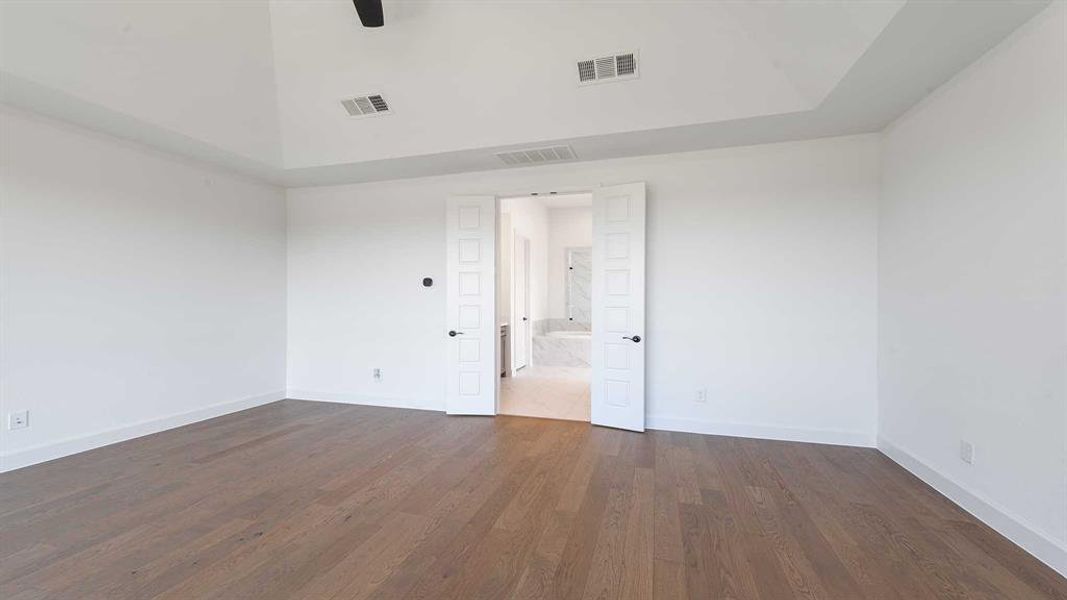 Spacious, unfurnished interior of a new home in Terraces 82'/100', Rockwall (Image 18).