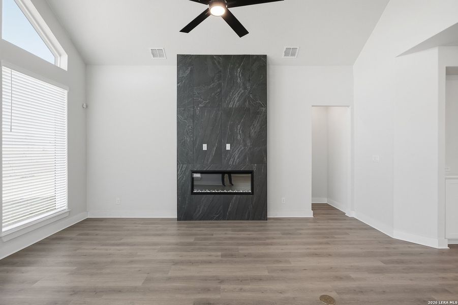 Spacious, unfurnished interior of a new home in Sienna Lakes, San Antonio (Image 40).