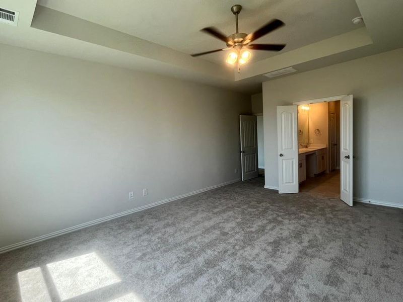 Spacious, unfurnished interior of a new home in Westpoint Park, Fort Worth (Image 9). Spacious, unfurnished interior of a new home in Westpoint Park, Fort Worth (Image 9).