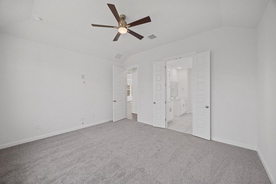 Spacious, unfurnished interior of a new home in University Heights, Round Rock (Image 30).