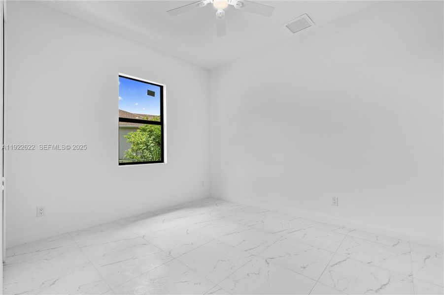 Spacious, unfurnished interior of a new home in , Lehigh Acres (Image 27).