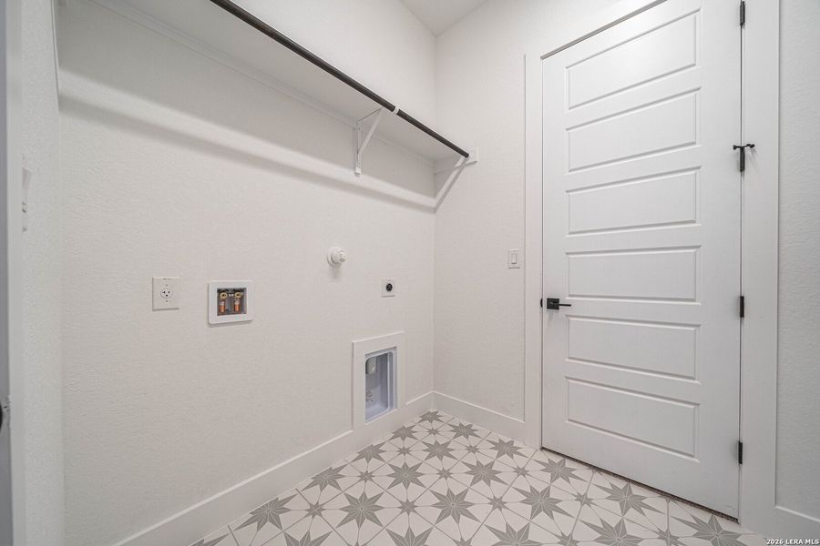 Spacious, unfurnished interior of a new home in , Kerrville (Image 28).