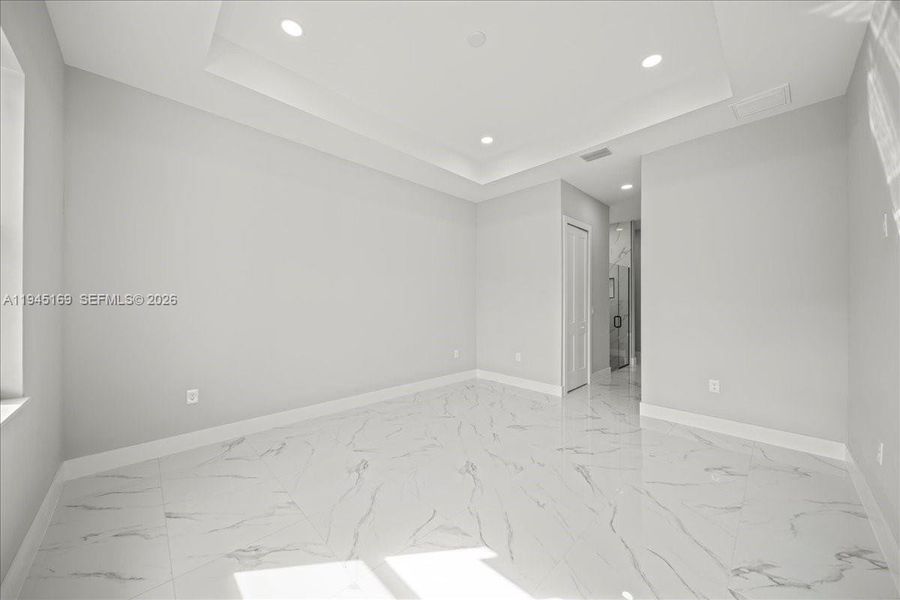 Spacious, unfurnished interior of a new home in , Lehigh Acres (Image 26).