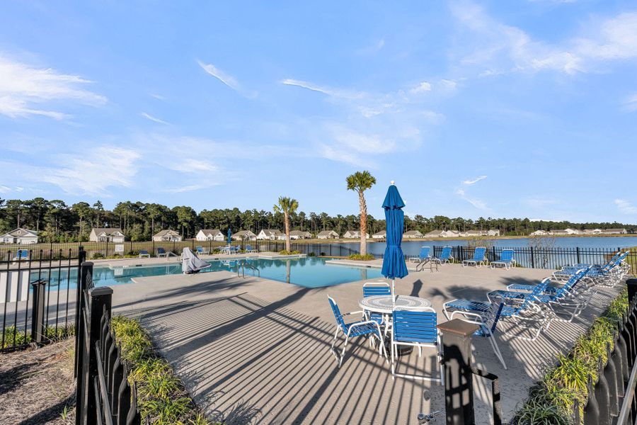 Community amenities in French Quarter Creek, Huger (Image 44).