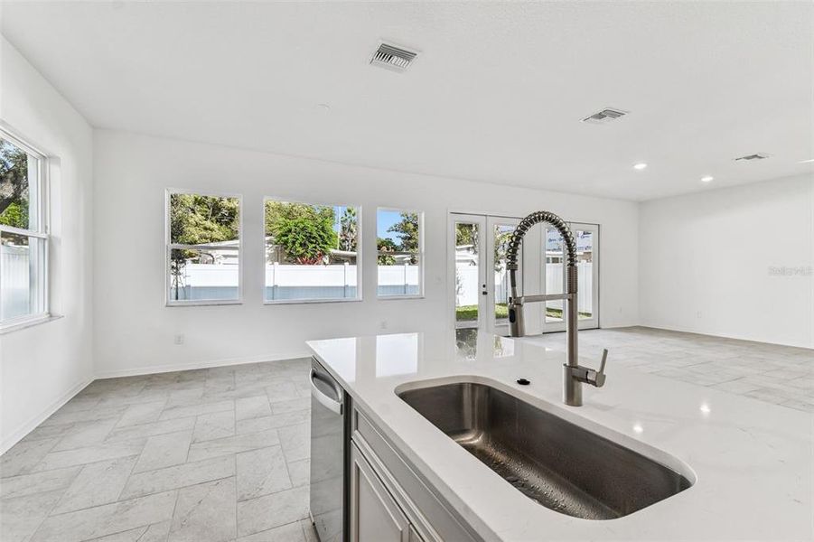 Image 64 of a home in City of Tampa.