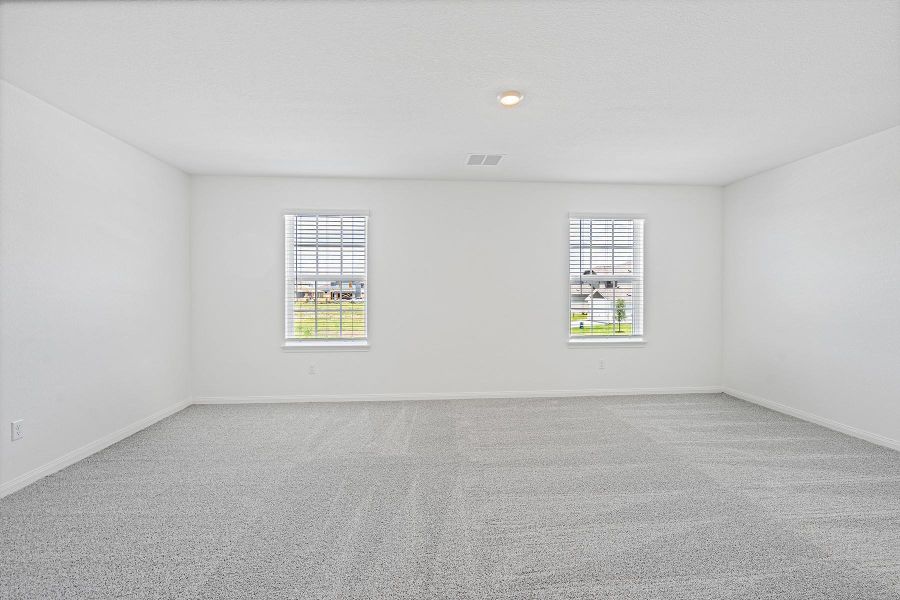 Spacious, unfurnished interior of a new home in , Elgin (Image 4).