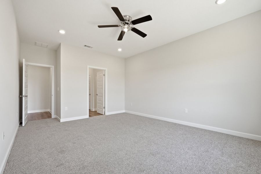 Spacious, unfurnished interior of a new home in McCarthy Estates, Defuniak Springs (Image 38).