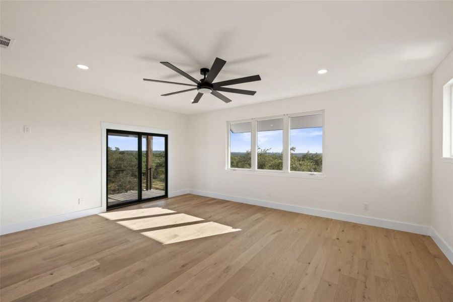 A grand bedroom offering spacious dimensions and an abundance of natural light. A grand bedroom offering spacious dimensions and an abundance of natural light.