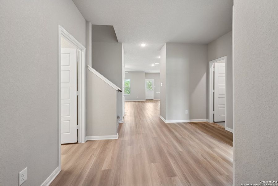 Spacious, unfurnished interior of a new home in Jordan's Ranch, San Antonio (Image 8). Spacious, unfurnished interior of a new home in Jordan's Ranch, San Antonio (Image 8).