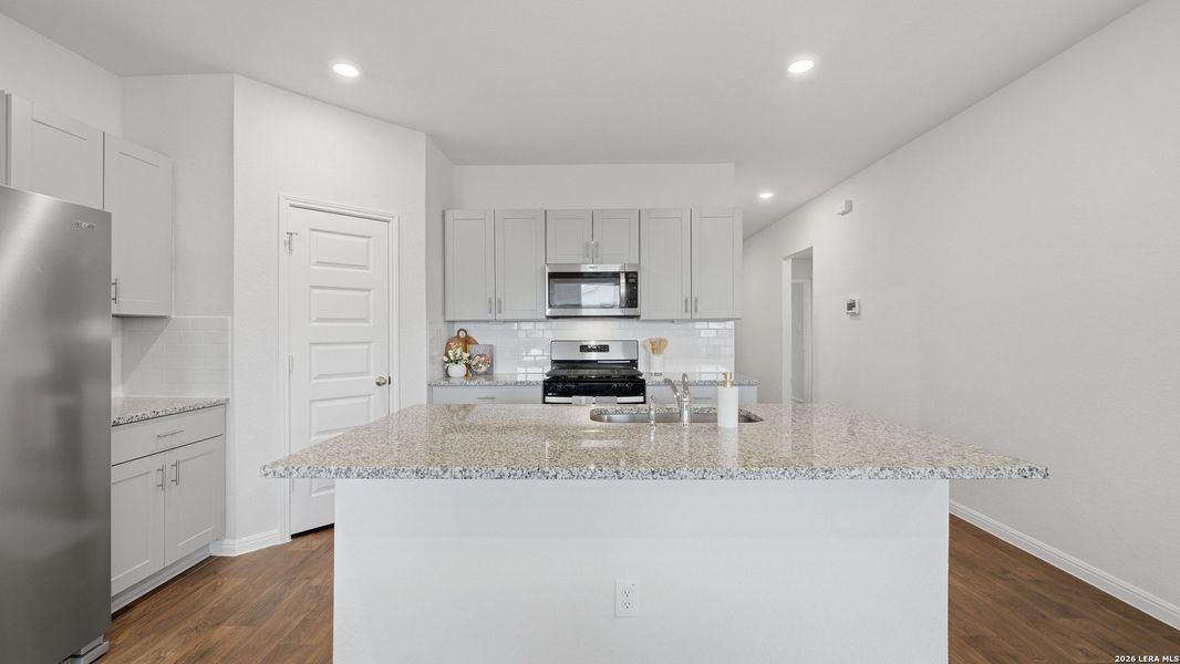 Furnished interior view inside a new home in Heather Glen, New Braunfels (Image 15).