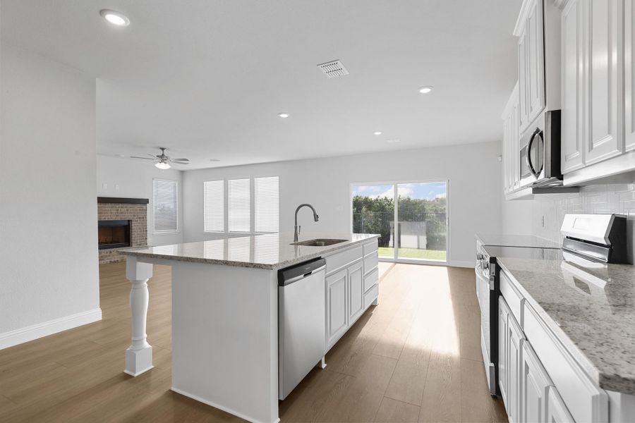 Representative furnished interior of a home built from the Garrison I by Cheldan Homes in Stoneview, Glen Rose (Image 8).
