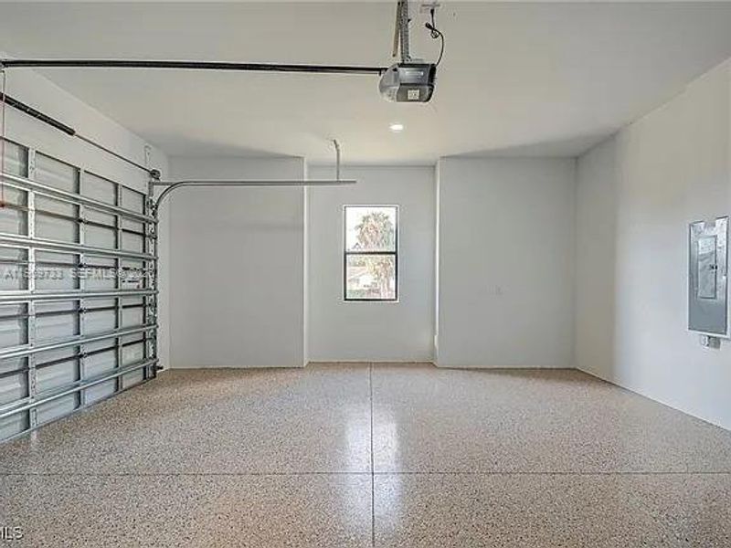 Spacious, unfurnished interior of a new home in , Lehigh Acres (Image 32).